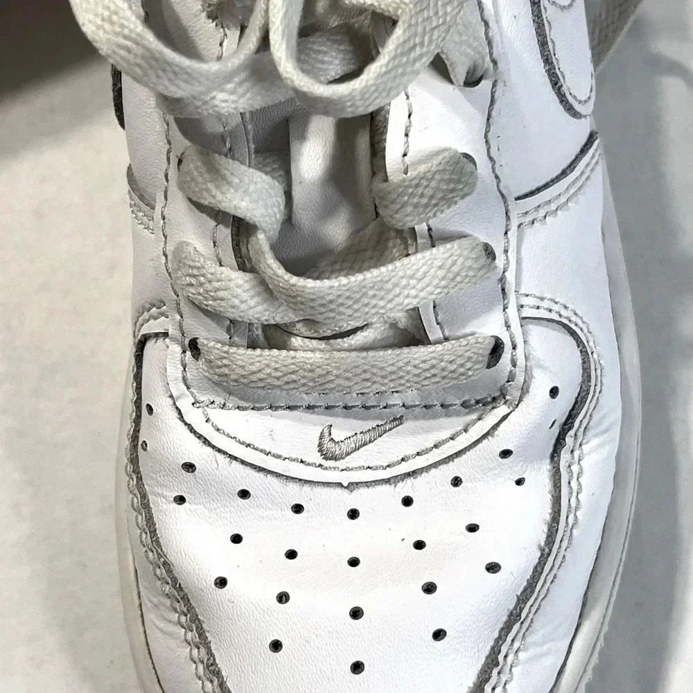 Nike Air Force 1 LE (PS) size 11C white preschool kid tennis shoes used